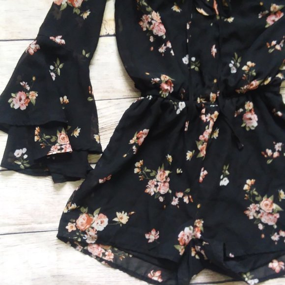 *2/$30* Rue 21 Black Floral Romper - Picture 5 of 6